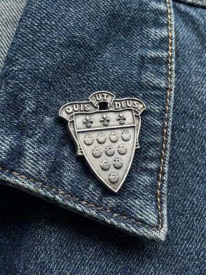 Quis ut Deus ! – Emblème du Mont St Michel – métal antique